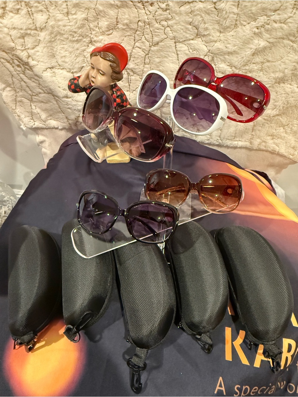 pack of(5) Oversized Polarized Glam Shades with Hard Case